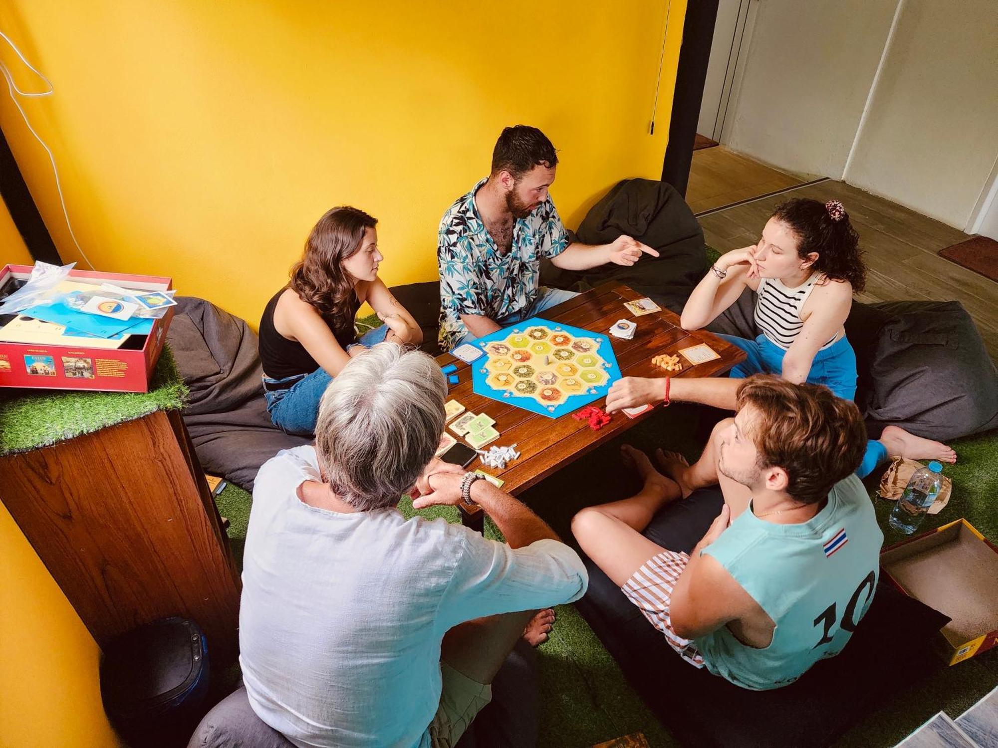 טונגסלה The 10 Club Hostel מראה חיצוני תמונה